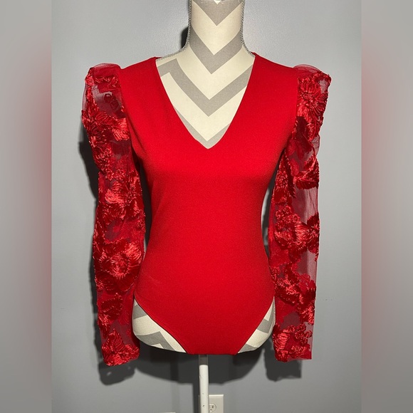 Elegant Red Floral Sleeve Women's Top - Picture 1 of 9